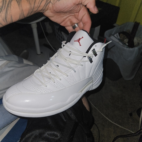 Glasses and shoes - Picture 3 of 16